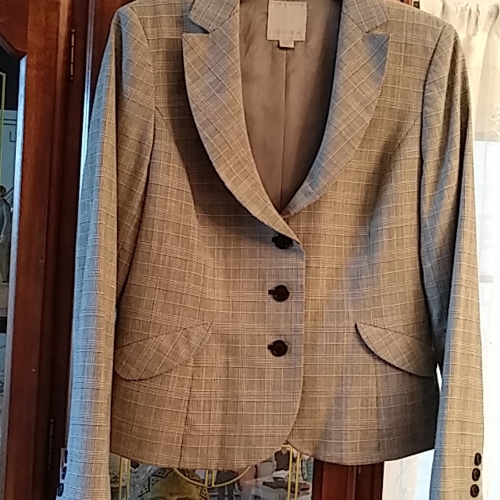 Tavora blazer single breasted fully lined.